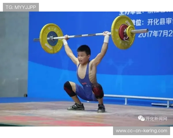 举重俱乐部完善青少年训练的康复与恢复流程，举重队训练视频